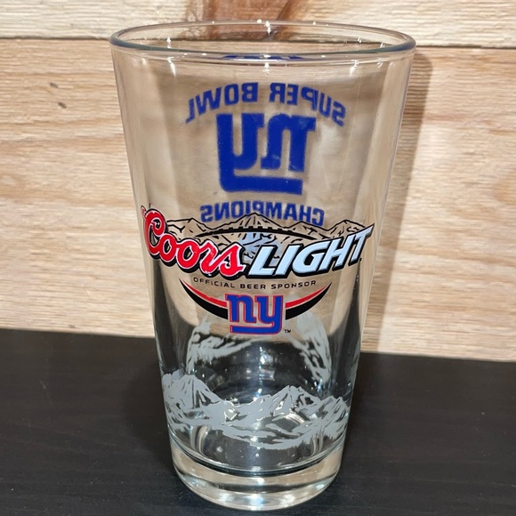 Coors Light Beer Glass NY Giants Super Bowl Champions 16 oz Color Changing EUC - Picture 1 of 6